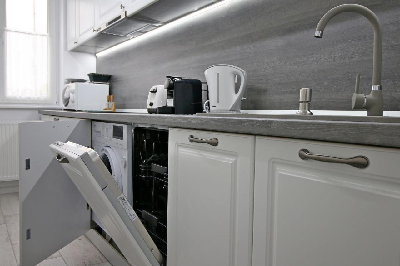 White Stone Apartment Сибиу Екстериор снимка