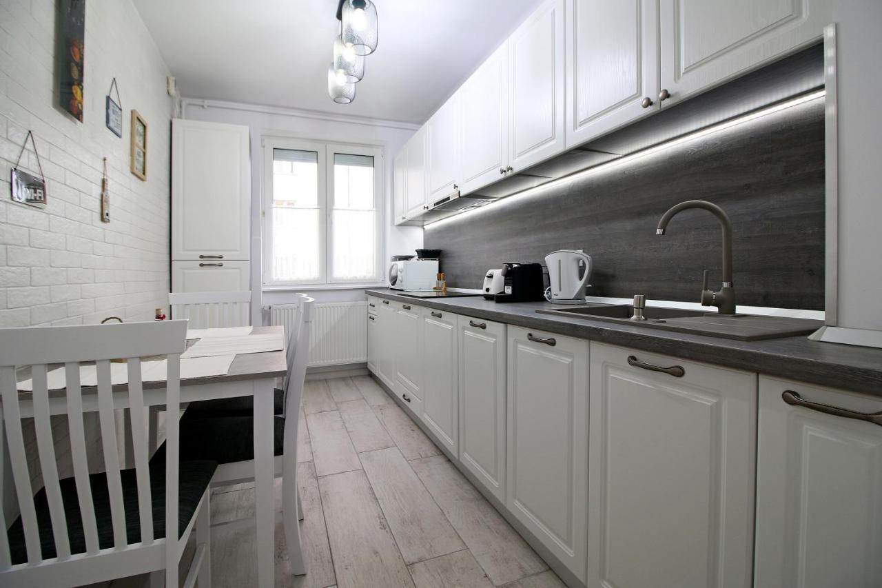 White Stone Apartment Сибиу Екстериор снимка